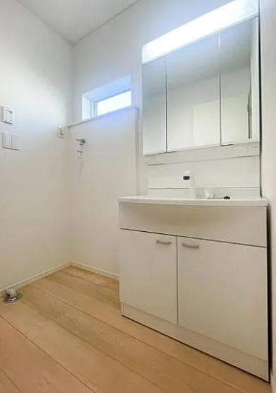 相模原市中央区上溝の新築戸建て3号棟の洗面化粧台の写真