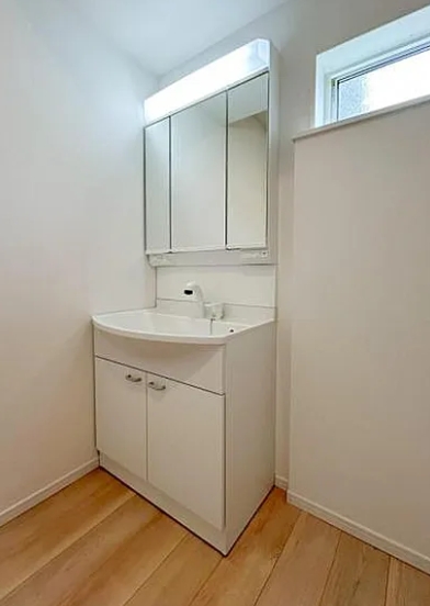 相模原市中央区共和3丁目の新築戸建て1号棟の洗面化粧台の写真