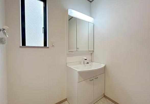 相模原市中央区横山3丁目の新築戸建てC号棟の洗面化粧台の写真