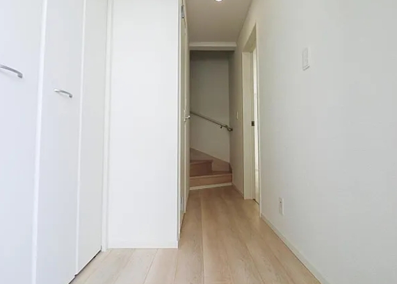 相模原市中央区横山4丁目の新築戸建て1号棟の廊下の写真