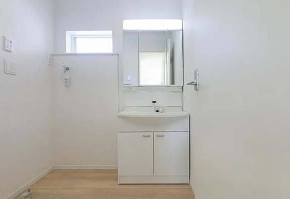 相模原市中央区横山4丁目の新築戸建て1号棟の洗面化粧台の写真