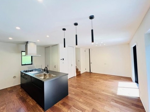 相模原市中央区陽光台4丁目の新築戸建てのリビングの写真