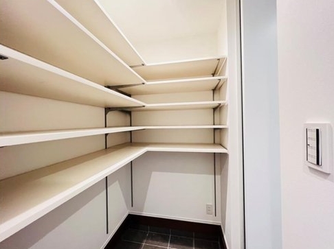 相模原市中央区陽光台4丁目の新築戸建てのシューズクロークの写真