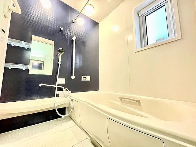 相模原市緑区西橋本4丁目の中古戸建てのバスルームの写真