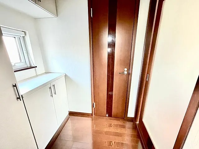 相模原市緑区西橋本4丁目の中古戸建ての玄関の写真