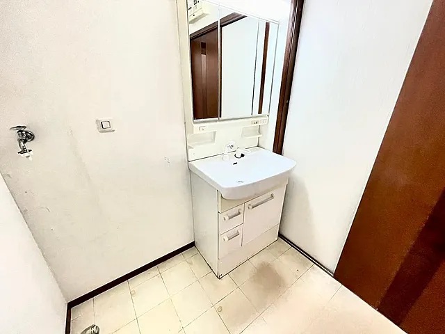 相模原市緑区西橋本4丁目の中古戸建ての洗面化粧台の写真