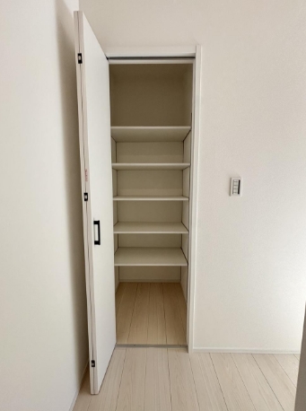 相模原市緑区大島の新築戸建ての収納の写真