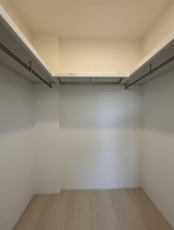 相模原市緑区大島の新築戸建てのウォークインクローゼットの写真