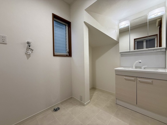 相模原市緑区下九沢の中古戸建ての洗面化粧台の写真