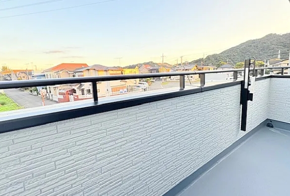 相模原市緑区城山1丁目の新築戸建て7号棟のバルコニーの写真
