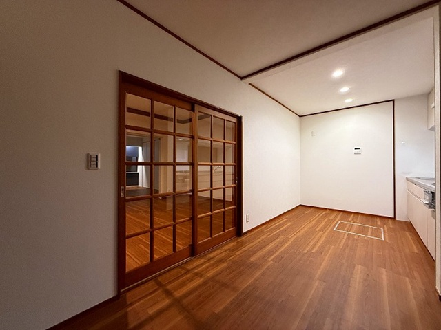 相模原市緑区若葉台3丁目の中古戸建てのダイニング2枚目の写真