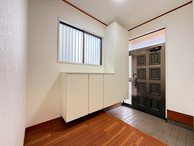 相模原市緑区若葉台3丁目の中古戸建ての玄関の写真