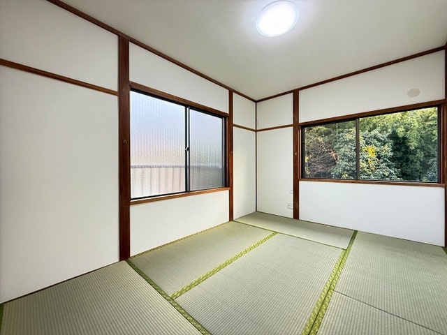 相模原市緑区若葉台3丁目の中古戸建ての和室の写真