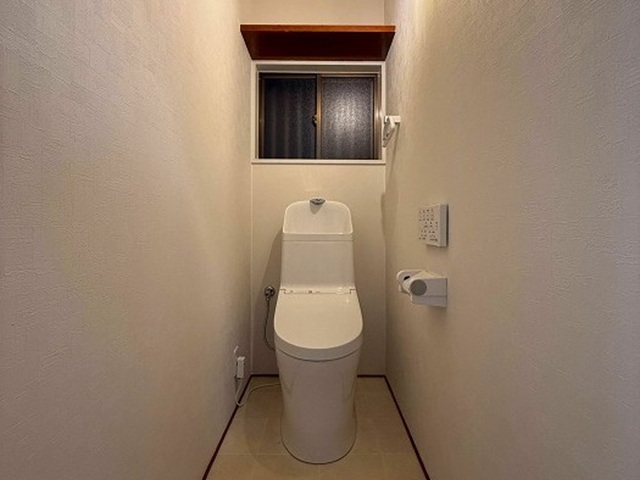 相模原市緑区若葉台3丁目の中古戸建ての1階トイレの写真