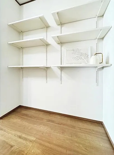 相模原市南区麻溝台8丁目の新築戸建てのパントリーの写真