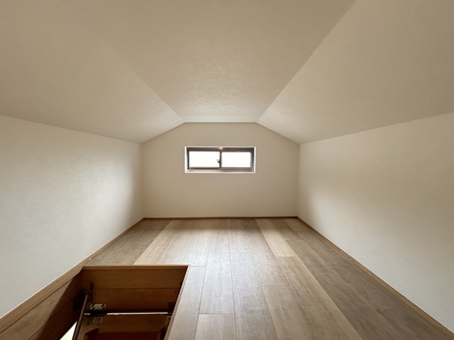 相模原市南区東大沼1丁目の中古戸建ての小屋裏収納の写真