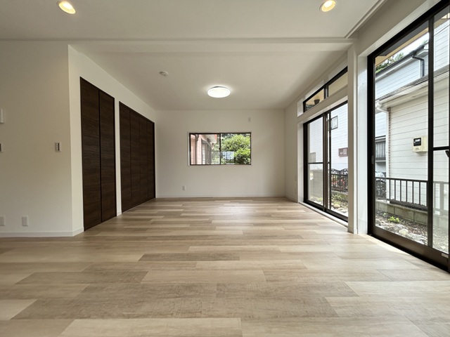 相模原市南区東大沼1丁目の中古戸建てのリビングの写真