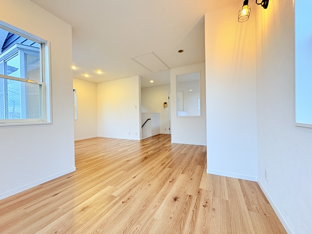 相模原市南区東大沼4丁目の中古戸建てのリビング1枚目の写真