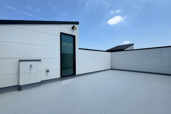 相模原市南区東林間6丁目の新築戸建て1号棟のバルコニーの写真