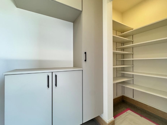 相模原市南区東林間6丁目の新築戸建て1号棟の玄関の写真