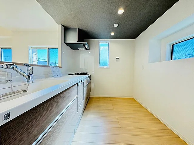 相模原市南区上鶴間2丁目の中古戸建てのキッチンの写真