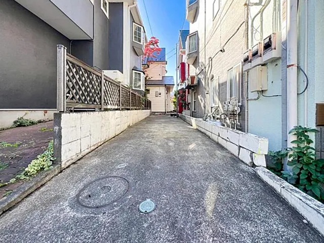 相模原市南区上鶴間2丁目の中古戸建ての駐車場の写真