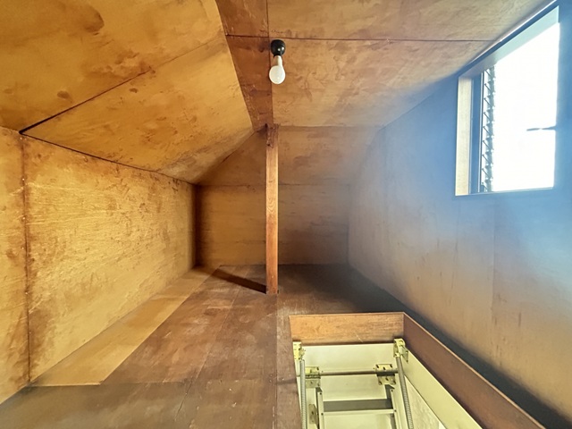 相模原市南区御園4丁目の中古戸建ての小屋裏収納の写真