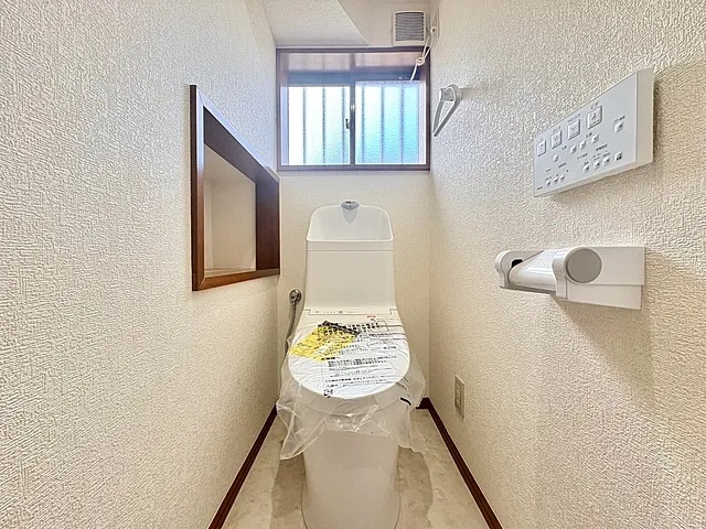 相模原市南区御園4丁目の中古戸建てのトイレの写真