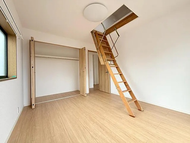 相模原市南区西大沼5丁目の中古戸建ての洋室2の写真