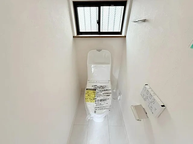 相模原市南区西大沼5丁目の中古戸建てのトイレの写真