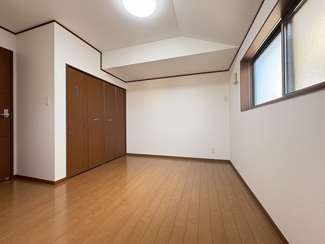 相模原市南区下溝の中古戸建ての洋室2の写真