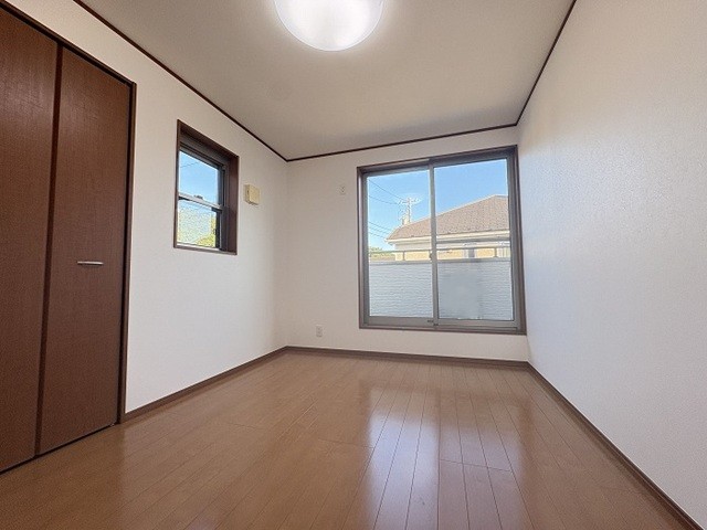 相模原市南区下溝の中古戸建ての洋室3の写真