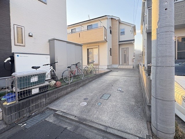 相模原市南区下溝の中古戸建ての駐車場の写真