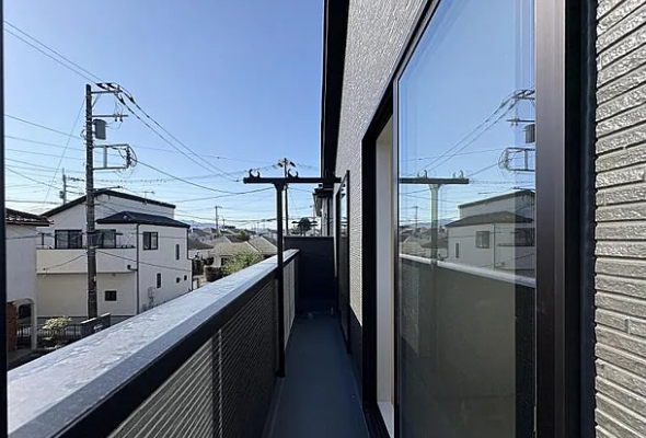 相模原市南区下溝の新築戸建て2号棟のバルコニーの写真