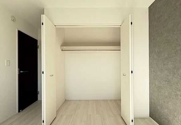 相模原市南区下溝の新築戸建て2号棟の収納1の写真