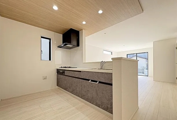 相模原市南区下溝の新築戸建て2号棟のキッチンの写真