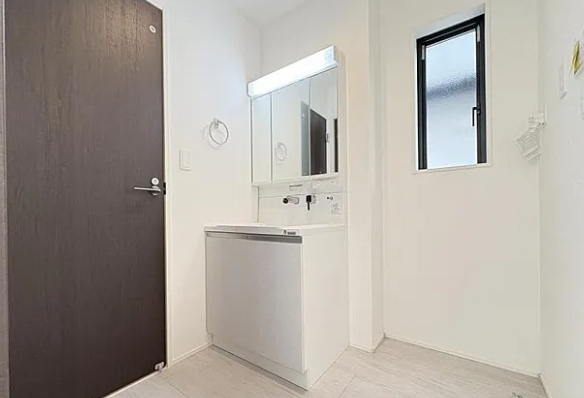 相模原市南区下溝の新築戸建て2号棟の洗面化粧台の写真