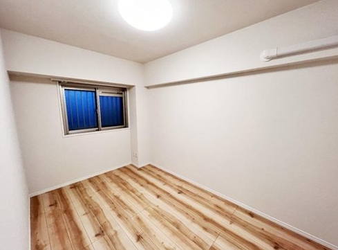 八王子市初沢町の中古マンションの洋室3の写真