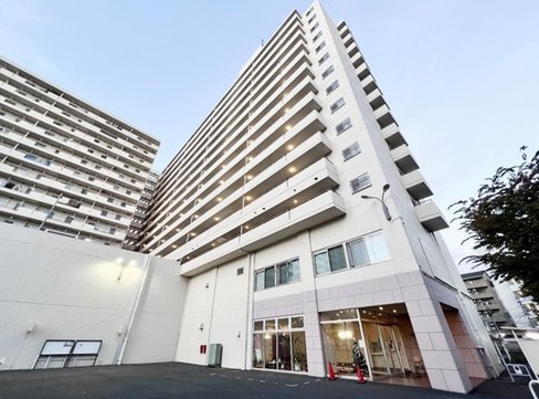 八王子市初沢町の中古マンションの外観の写真