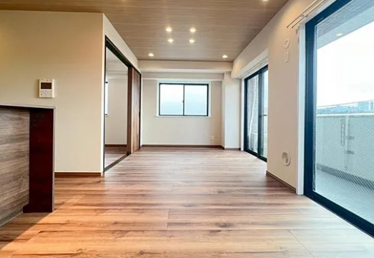 八王子市堀之内2丁目の中古マンションのリビングの写真