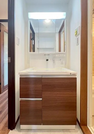 八王子市堀之内2丁目の中古マンションの洗面化粧台の写真