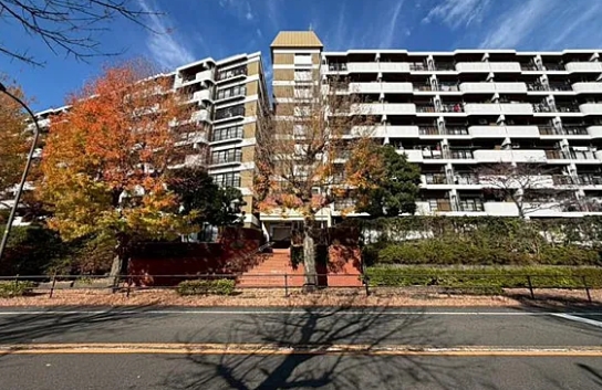 八王子市鹿島の中古マンションの外観の写真