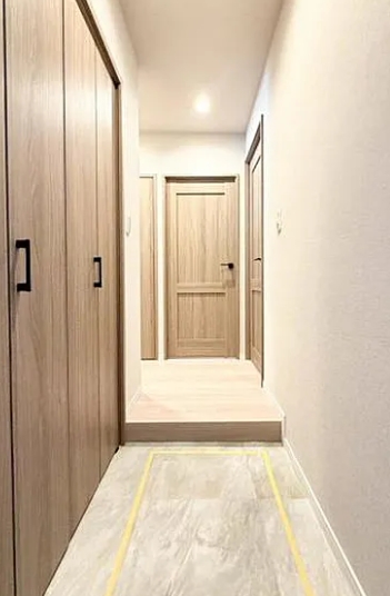 八王子市鹿島の中古マンションの廊下の写真