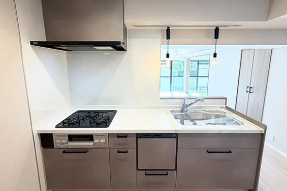 八王子市鹿島の中古マンションのキッチンの写真