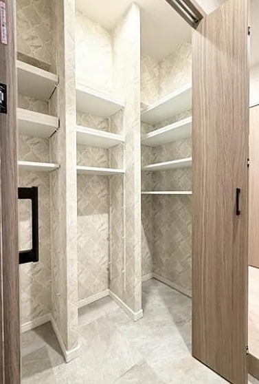 八王子市鹿島の中古マンションのシューズクロークの写真