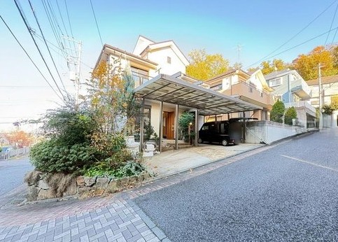 八王子市小宮山町の中古戸建ての外観