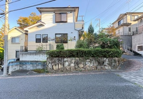 八王子市小宮山町の中古戸建ての外観