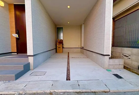 八王子市子安町1丁目の新築戸建て2号棟の駐車場