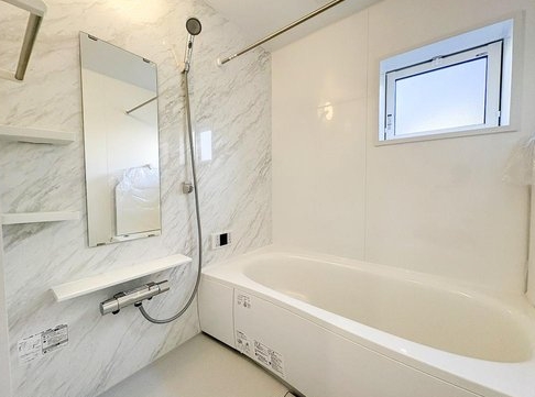 八王子市丸山町の新築戸建て2号棟のバスルームの写真