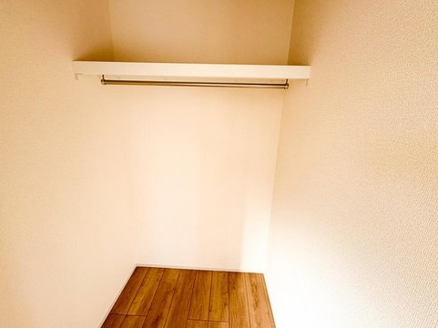 八王子市丸山町の新築戸建て2号棟のウォークインクローゼットの写真